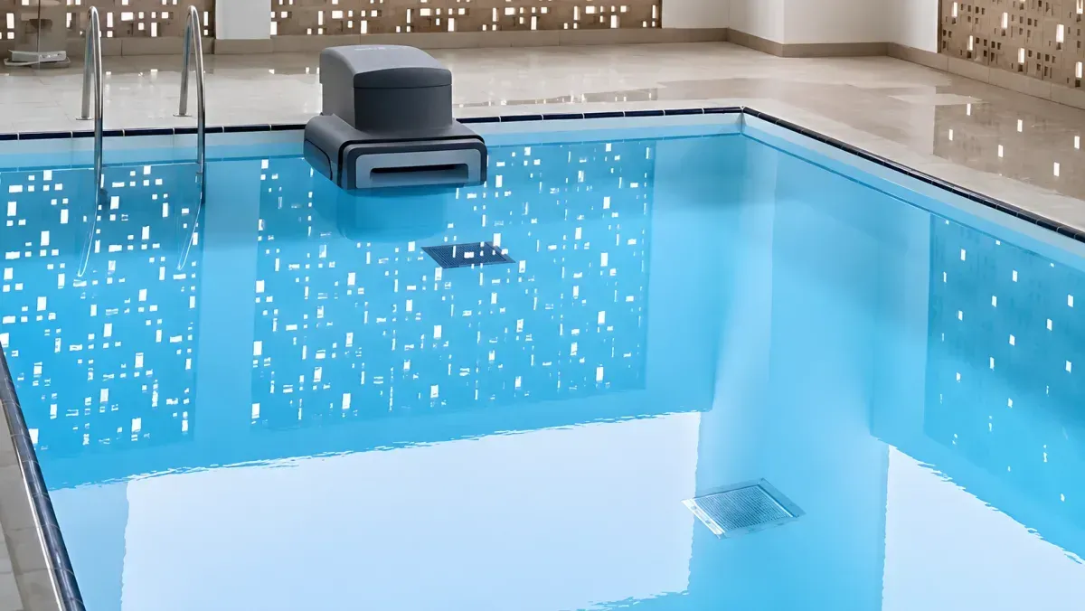 Counter-current swimming system for training pools